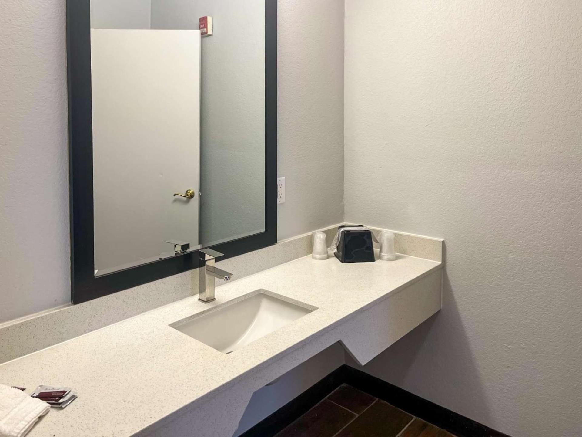 Studio 6 Suites Hurricane, Wv Esterno foto